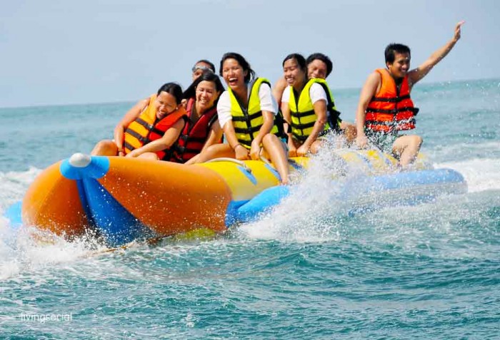 Banana Boat in Boracay | A Wanderful Sole