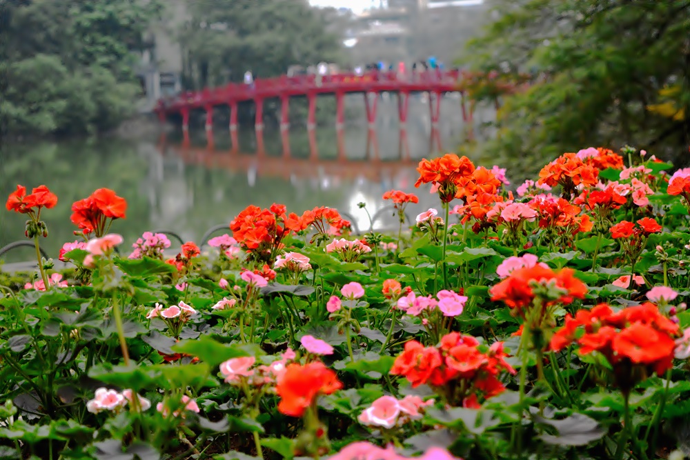 HOAN KIEM LAKE