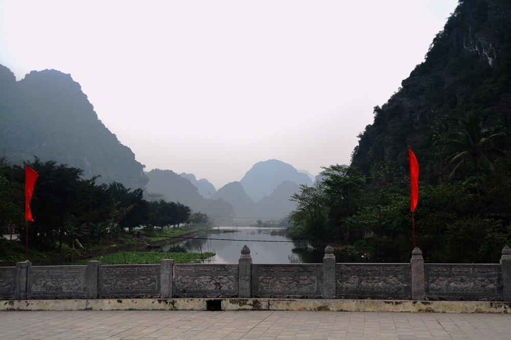 HOA LU TRAVEL GUIDE