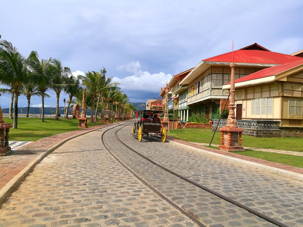 LAS CASAS FILIPINAS DE ACUZAR: Bagac Bataan